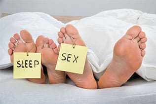 فواید داشتن رابطه جنسی پیش از خواب چیست؟