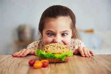 تغذیه مناسب کودکان و نوجوانان چیست ؟