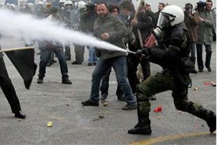 مقابله با گاز اشک آور